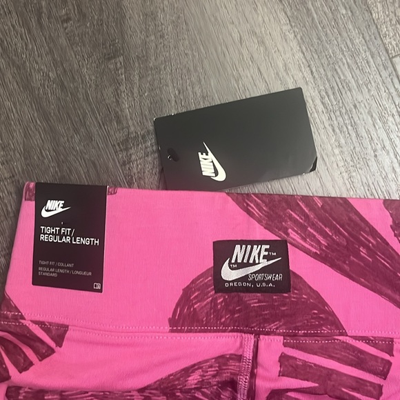 NIKE TIGHT FIT REGULAR LENGTH NWT - Picture 2 of 4